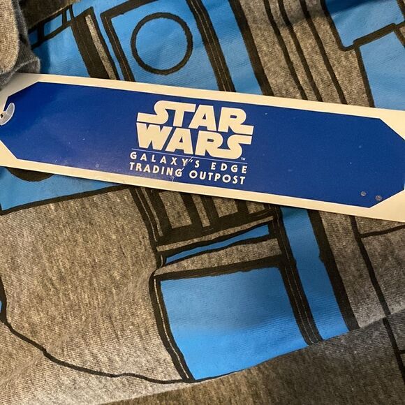 Disney Star Wars Galaxy’s Edge Gray Flip Sequin R2-D2 Droid Tee NWT - Picture 5 of 5